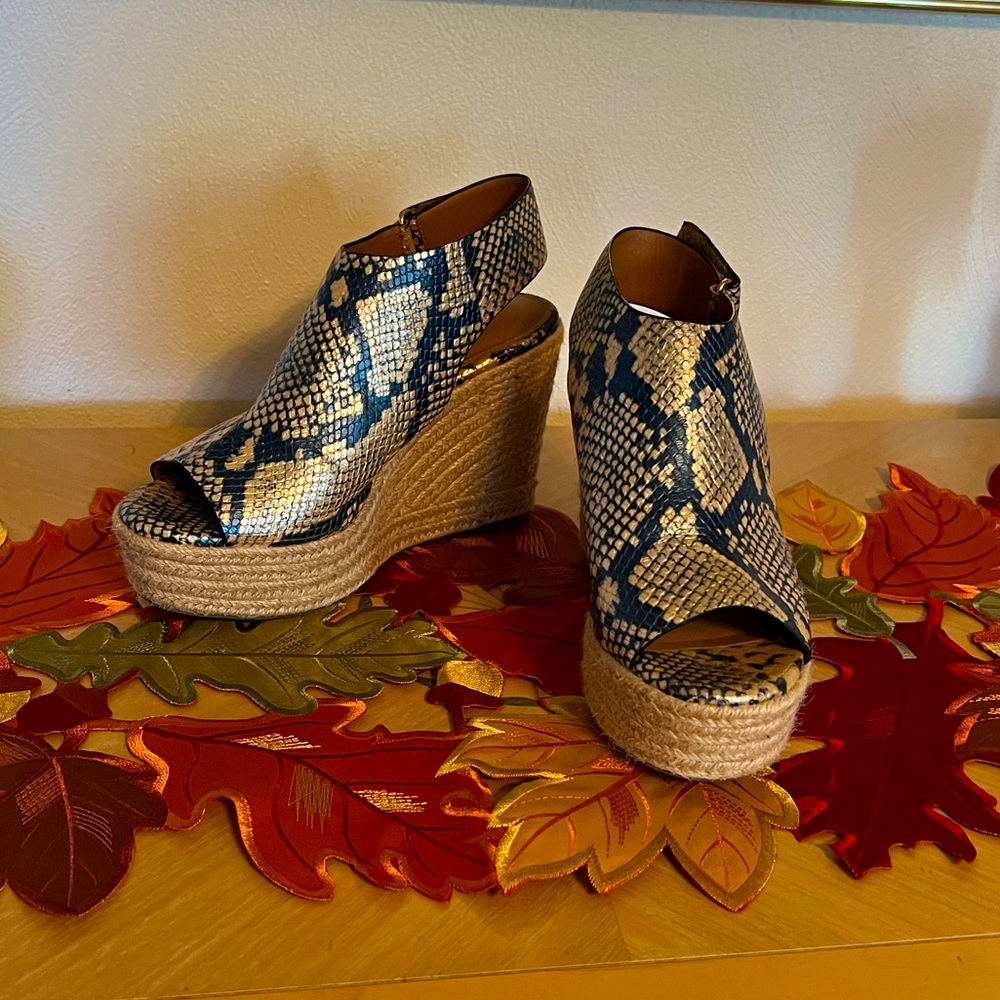Aerosoles Women's Martha Stewart Hillside  Leather Snake Print Wedge Sandals 8